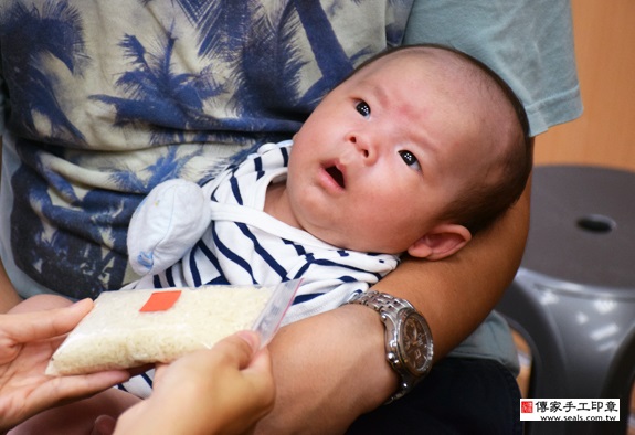 蔡寶寶(台中北區嬰兒寶寶滿月剃頭理髮、免費嬰兒剃胎毛儀式吉祥話)。中國風會場，爸媽寶貝免費穿「日中韓」古裝禮服。專業拍照、DVD光碟、證書。★購買「臍帶章、肚臍章、胎毛筆刷印章」贈送：剃頭、收涎、抓周，三選一。 2015.09.19 照片8